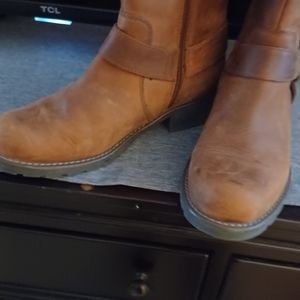 Clark leather bootie